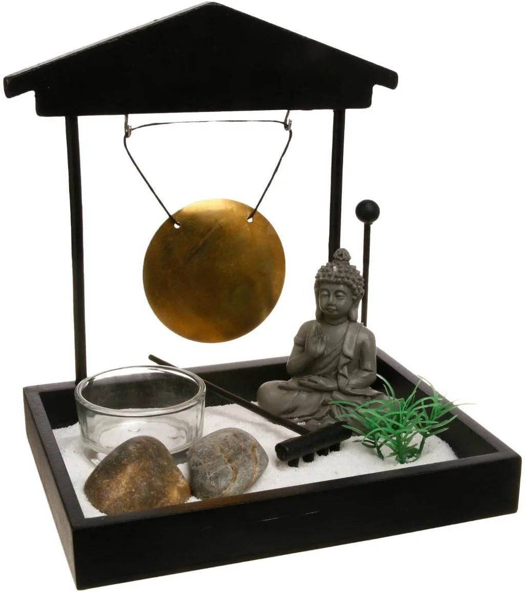 Jardin zen Bouddha sur plateau avec gong